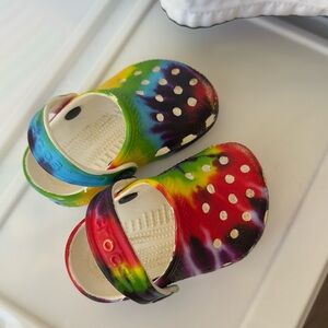 Baby crocs size 2/3